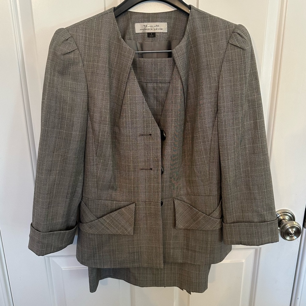 EUC Tahari Suit